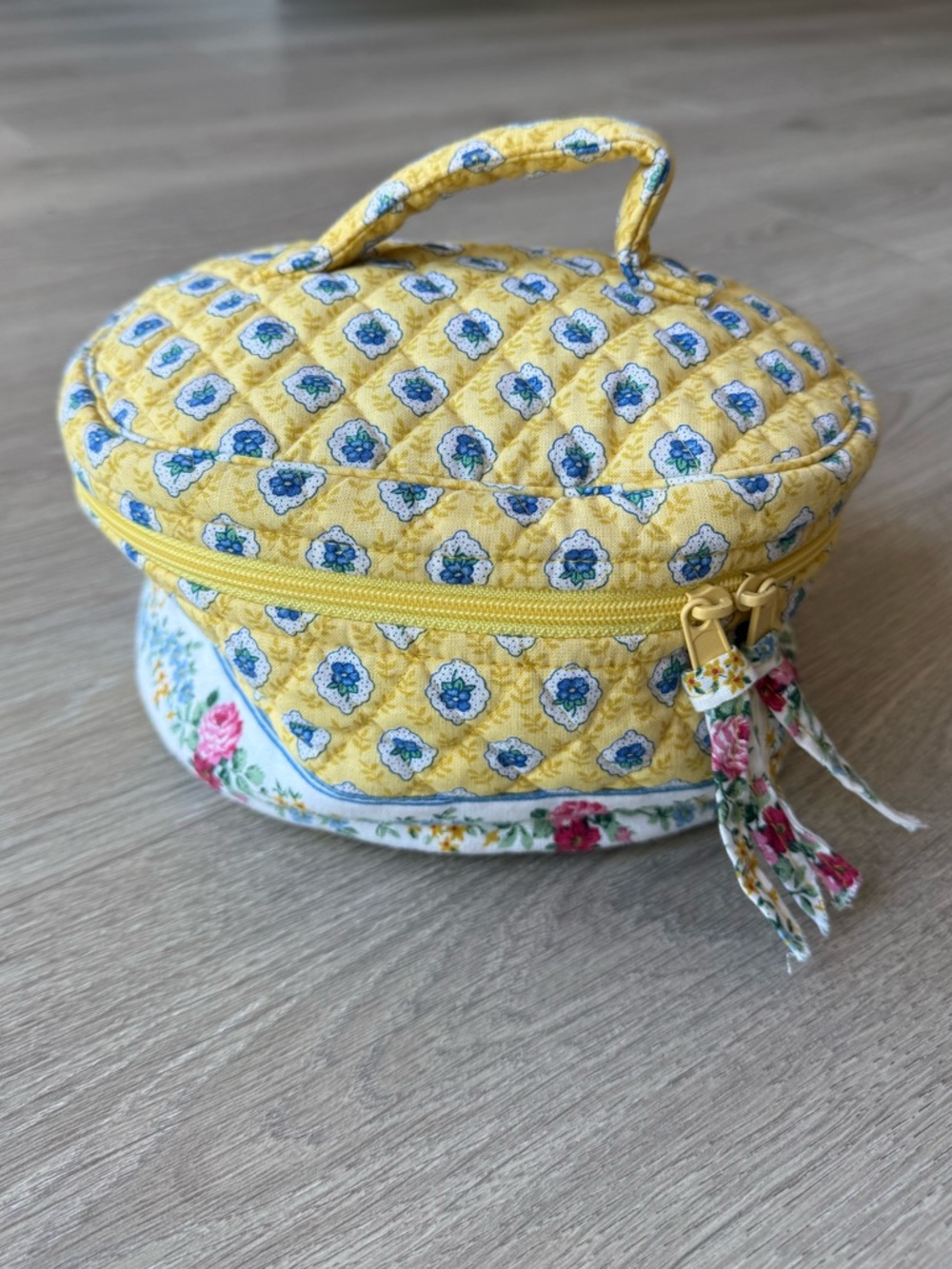 vintage 1997 vera bradley elizabeth print round travel cosmetics case yellow